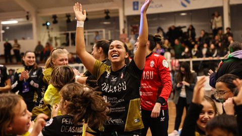 Las jugadoras del Guard&eacute;s celebran el triunfo en el primer partido del cruce continental.