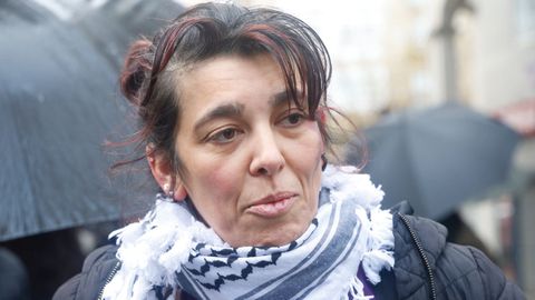 Ant�a Cortizas, del sindicato STEG, en la �marcha f�nebre� por la educaci�n p�blica en Ferrol.