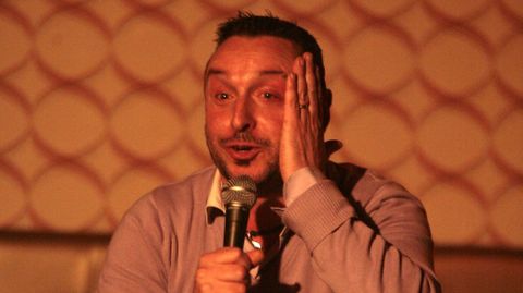 Isi � actor e humorista. Ser� el quen presente o concurso do s�bado 14 en Mux�a