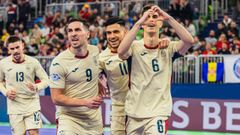 Antonio P�rez (6) celebra el gol junto a Cort�s (11) y Pablo Ram�rez (9)