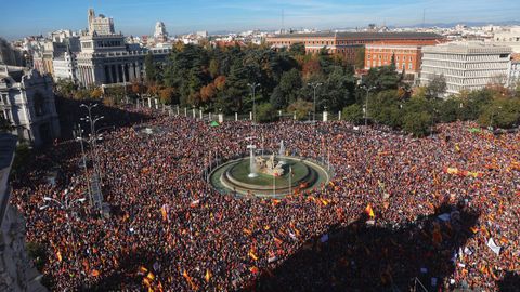 Miles de personas asisten en Madrid a la manifestacin contra la amnista convocada por sociedades civiles