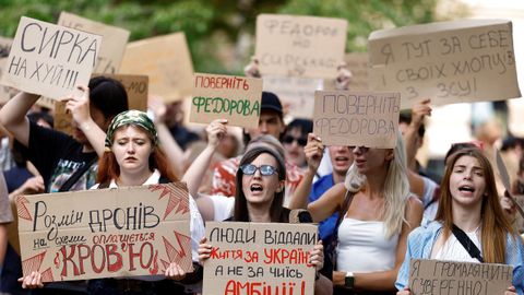 Un grupo de mujeres ucranianas protestan en Kiev.