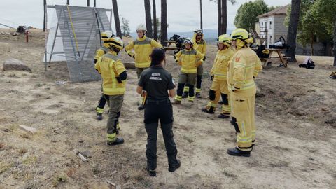 Bomberos de los Pases Bajos participan en una misin de formacin en el Centro Integral de Loita contra o Lume, en el concello ourensano de Ton