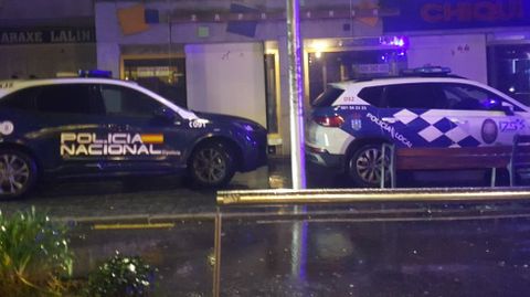 Polic�a Nacional y Local en un operativo anterior en la calle Alfredo Bra�as de Santiago.