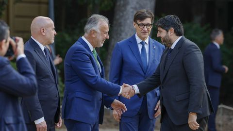 Fernando López Miras, presidente de Murcia, saluda al ministro de Política Territorial Ángel Víctor Torres
