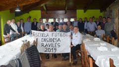 Parte de los asistentes a la comida de reencuentro de jugadores de la Escuela de F�tbol Ensidesa