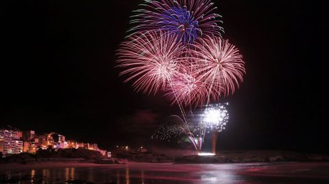 Fuegos artificiales en las fiestas del mar de Malpica