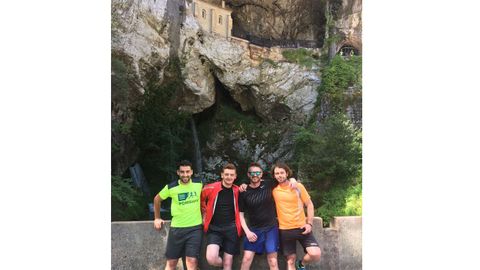 Fabi�n, Alejandro, Diego y Abel a su llegada a Covadonga