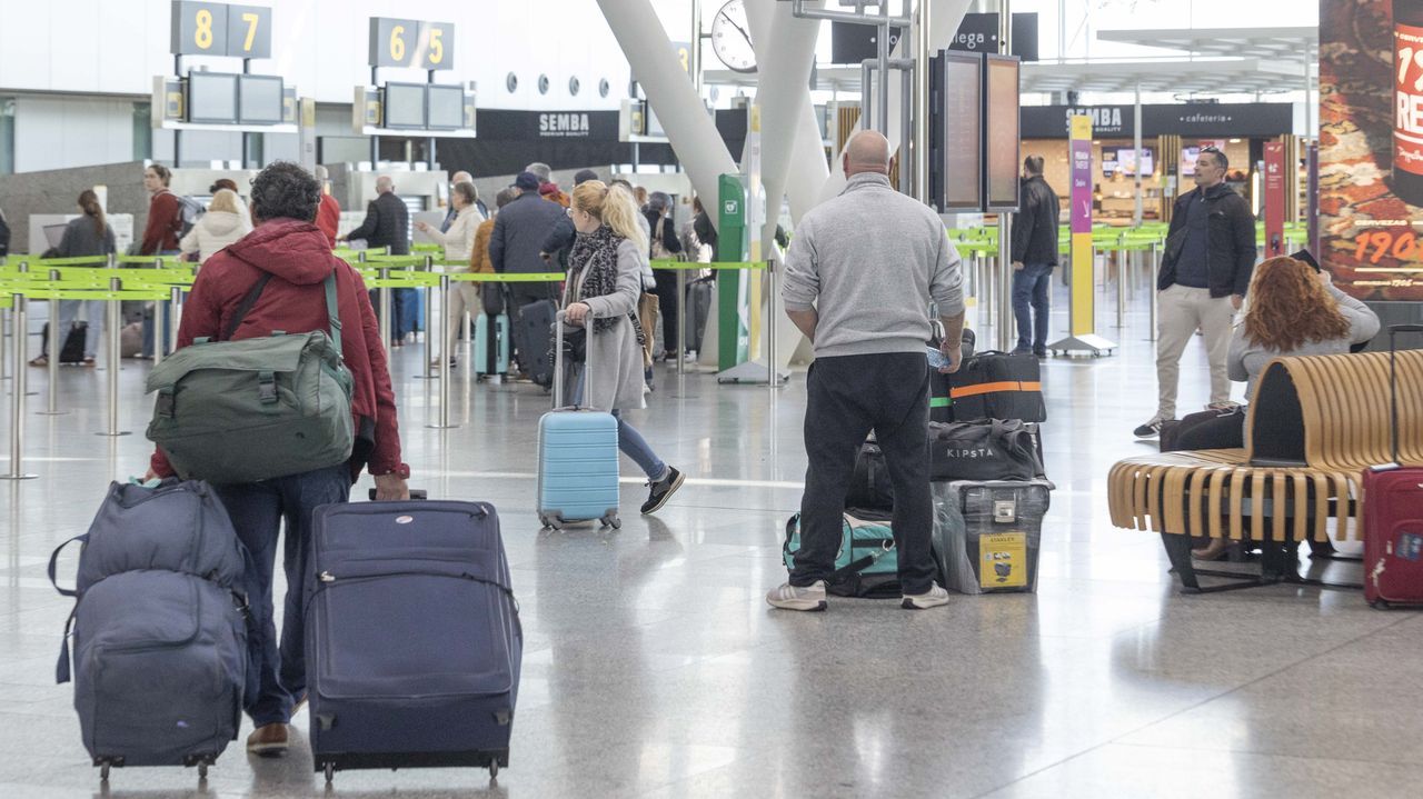 Santiago concentra seis de cada diez vuelos con origen o destino en Galicia en esta Semana Santa