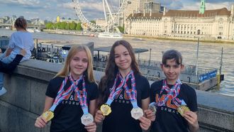 Valeria L�pez, Emma Santalices y Anitz Garc�a, cadetes del Centro Deportivo Couto