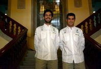 Carlos y Ant�n tuvieron ayer una recepci�n municipal en el Concello de Vilagarc�a. 