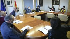 Imagen de una votaci�n en el pleno municipal celebrado esta ma�ana en Agolada