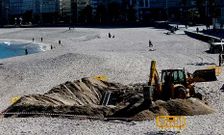 Las obras de reparaci�n del colector comenzaron ayer frente al and�n de Riazor.