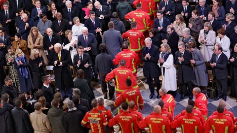 Los bomberos, que tuvieron una intervencin crucial para que la catedral no se cayese, tuvieron su reconocimiento