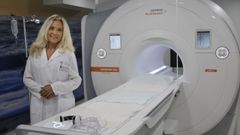 Mara Jess Daz Candamio, radiloga del Chuac, ante una de las resonancias del Hospital de A Corua (Chuac)
