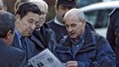 Antonio Gali, a la derecha, en la reconstrucci�n del crimen de una prostituta en Maside en el a�o 2009