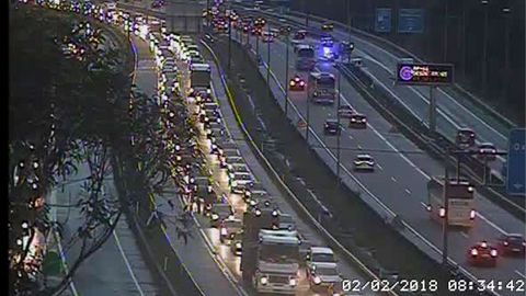 Atasco en la A-66 en Lugones