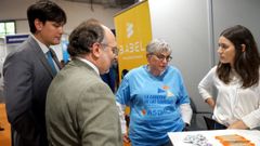 El consejero de Ciencia, Borja S�nchez; el rector de la Universidad de Oviedo, Ignacio Villaverde, y la alcaldesa de Gij�n, Ana Gonz�lez, en uno de los puestos del Foro de Empleo