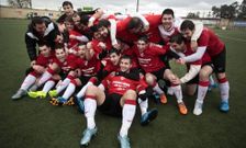 La plantilla y tcnicos del Silleda celebraron por todo lo alto el domingo el ascenso. 