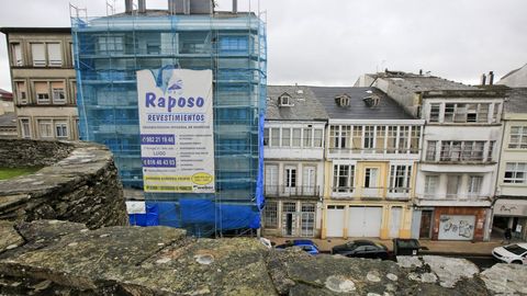 VIVIENDAS, A LA ALTURA DEL ANTIGUO RESTAURANTE VIVEIRO -EL N�39 DE LA RONDA DA MURALLA- QUE NECESITARIA UNA REHABILITACION O REMODELACION DE LA FACHADA
EDIFICIO, RUINA
