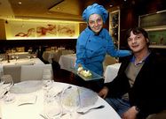 Roc�o Mart�nez, gerente y jefa de cocina del Pementa Rosa, con su marido, Rub�n Garc�a.