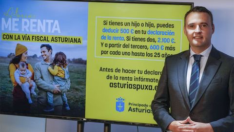 El consejero de Hacienda, Guillermo Pel�ez, present�, este viernes, en rueda de prensa la campa�a informativa del Gobierno de Asturias sobre beneficios fiscales en la declaraci�n del impuesto sobre la renta