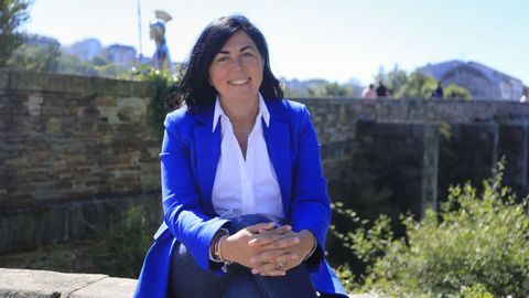 Elena Candia xunto  ponte romana de Lugo