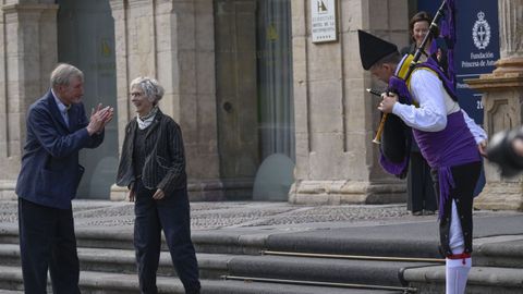 El novelista ingl�s Julian Barnes (d) llega a Oviedo este lunes para recibir el Premio Princesa de Asturias 2026 de las Letras