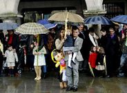 La lluvia interrumpi� la procesi�n de Pontevedra, que se pudo celebrar, aunque con un recorrido m�s corto de lo habitual. A la hora de la bendici�n de las palmas, la lluvia dio una tregua.