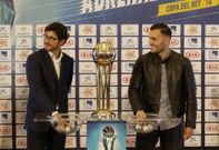 Vctor Snchez del Amo y Lucas Prez, en el sorteo de los partidos del torneo. 