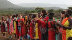 Morrondo, quiinta por la izquierda,  conoci� de cerca la forma de vida de los mas�is en su viaje a Kenia