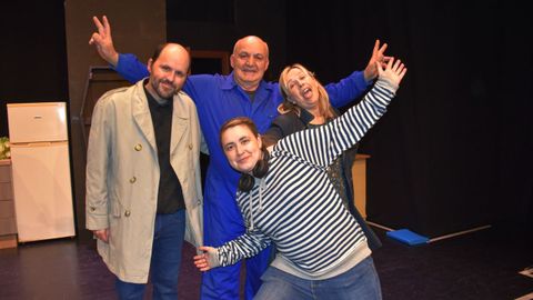 Bel�n Lado, junto a su familia en el estreno de la nueva producci�n teatral