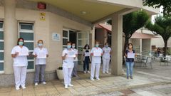 Trabajadoras de la residencia p�blica de Monforte, durante la concentraci�n