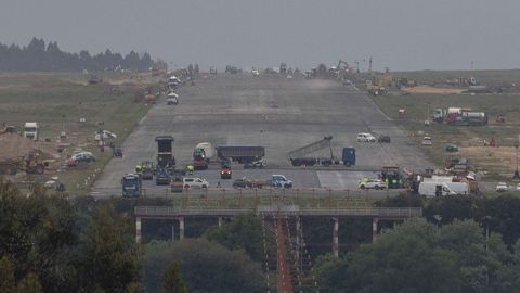 Imagen de las obras en el aeropuerto de Lavacolla