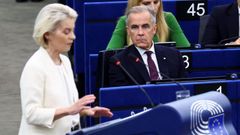 El primer ministro canadiense, Mark Carney, escucha la intervenci�n de Ursula von der Leyen en la Euroc�mara