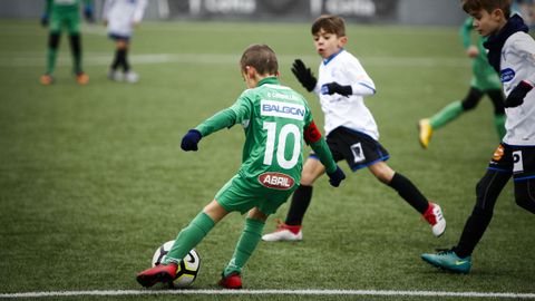 Fútbol para las vacaciones.El Torneo Nadal celebró su versión de prebenjamines en Os Remedios