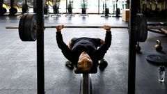 Imagen de archivo de un hombre en un gimnasio en los Pases Bajos. 