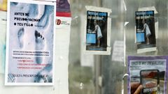 Carteles negacionistas a las puertas de un colegio gallego