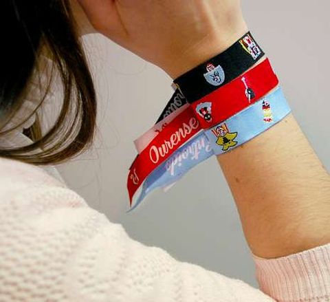 Las tres pulseras que componen la colección del carnaval.