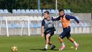 Carlos Hernandez Aaron Requexon Real Oviedo.Carlos Hernandez y Aaron durante el entrenamiento en El Requexon