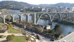 Puente del ferrocarril en Ourense, donde se produjo la incidencia de este jueves, en una imagen de archivo.
