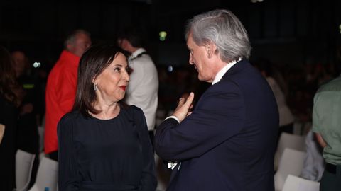 La ministra de Defensa, Margarita Robles, durante el encuentro del Papa con los voluntarios, en Ifema