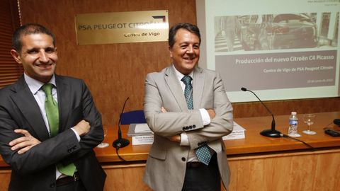 Muñoz Codina, con chaqueta gris, en su etapa anterior en la planta de Vigo