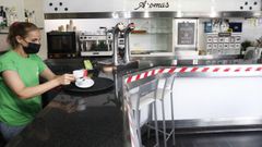 Los mostradores de los bares, vac�os