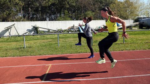 Mal estado de las instalaciones del campo de f�tbol y pistas de atletismo de A Alta en Pobra
