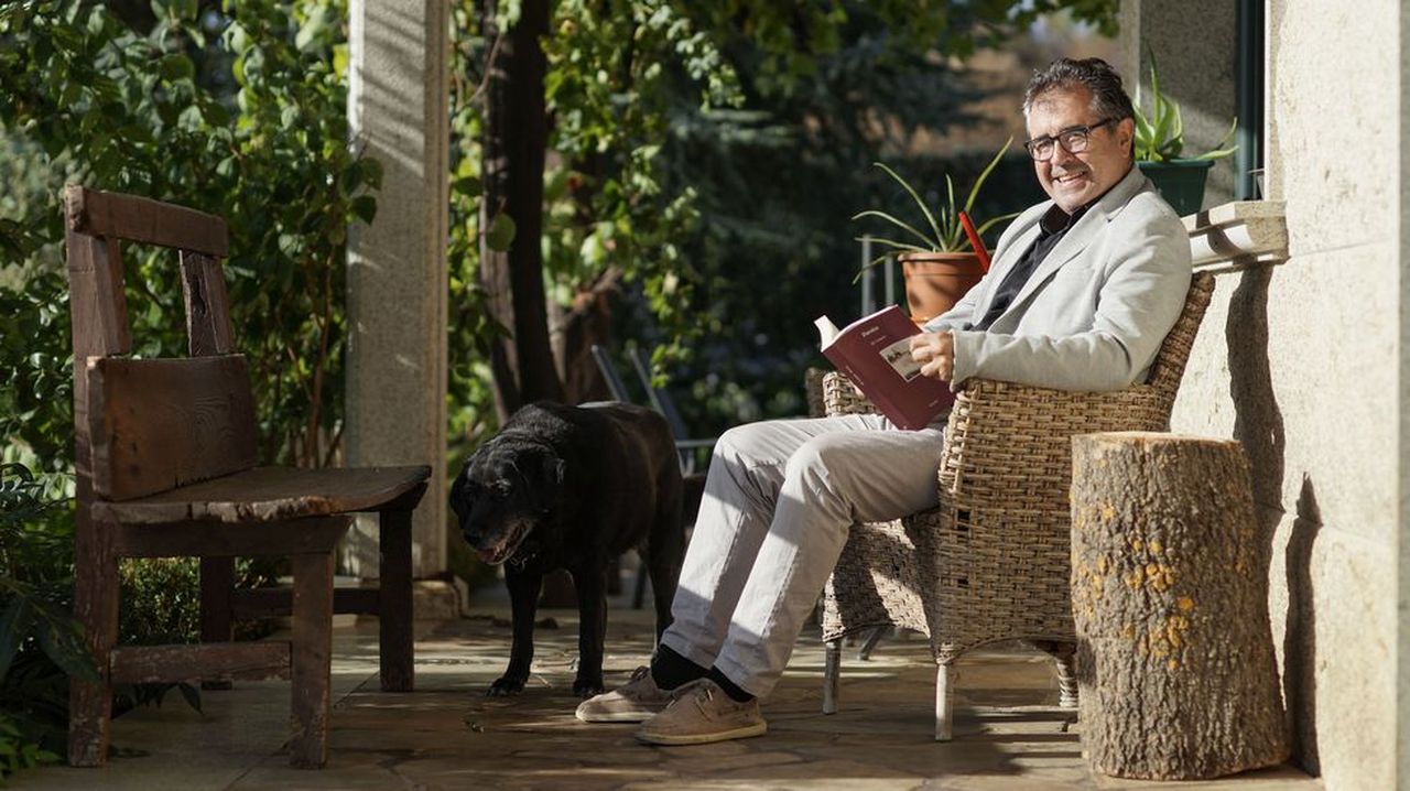 Xosé Carlos Caneiro retrata la etapa de Pedro Sánchez en una novela política