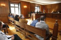 Los acusados llegaron a un acuerdo con el fiscal que rebaj� la pena de un a�o a cuatro meses. 