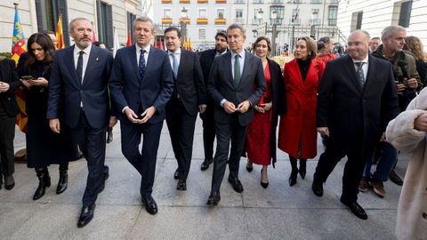 Los presidentes de Aragn, Jorge Azcn; de la Xunta, Alfonso Rueda; de Castilla y Len, Alfonso Fernndez Maueco; de Murcia, Fernando Lpez Miras; del PP, Alberto Nez Feijoo; y la de Madrid, Isabel Daz Ayuso; la secretaria general del PP, Cuca Gamarra; y el portavoz del PP en el Congreso, Miguel Tellado.