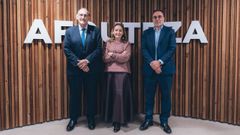 Manuel Reigosa, Mari�n Mouri�o y�Jordi Roche, tras la firma del acuerdo.