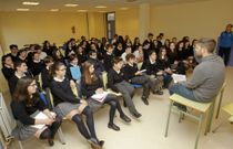 Alumnos de ESO del colegio Artai, en la charla de Manuel Rey. 
